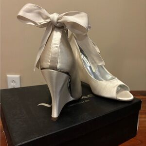 Nina size 10 ivory wedding shoes.